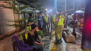 Patroli Gabungan Koramil 02/Pondok Gede Bersama Mitra Jaya, Langkah Nyata Jaga Keamanan dan Ketertiban Warga