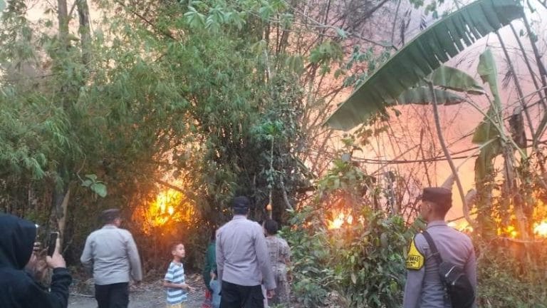 Gudang Pengolahan Plastik di Jombang Terbakar, Kerugian Ditaksir Rp100 Juta
