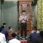 Subuh Keliling: Kapolres Tanjung Perak Ajak Warga Jaga Keamanan Lingkungan.