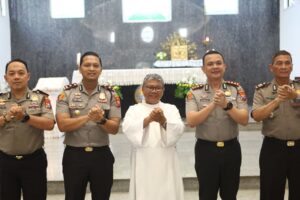 Minggu Kasih Kapolres Tanjung Perak Ajak Jemaat Paroki Santo Mikael Jaga Kerukunan dan Keamanan
