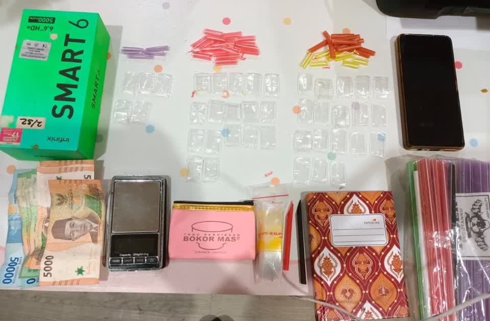 Foto: Pengungkapan kasus peredaran sabu oleh Satresnarkoba Polrestabes Surabaya di kawasan Ploso, Tambaksari
