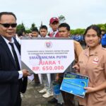 Sang Juara Bulu Tangkis Antar Pelajar di Humbahas Terima Piagam Penghargaan
