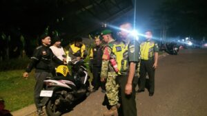 Patroli Humanis Babinsa Koramil 05/Bantar Gebang, Pererat Kedekatan dengan Warga Demi Menjaga Kamtibmas