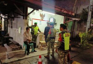 Babinsa Koramil 04/Jati Asih Sisir Permukiman Warga Antisipasi Gangguan Kamtibmas Dan Kejahatan