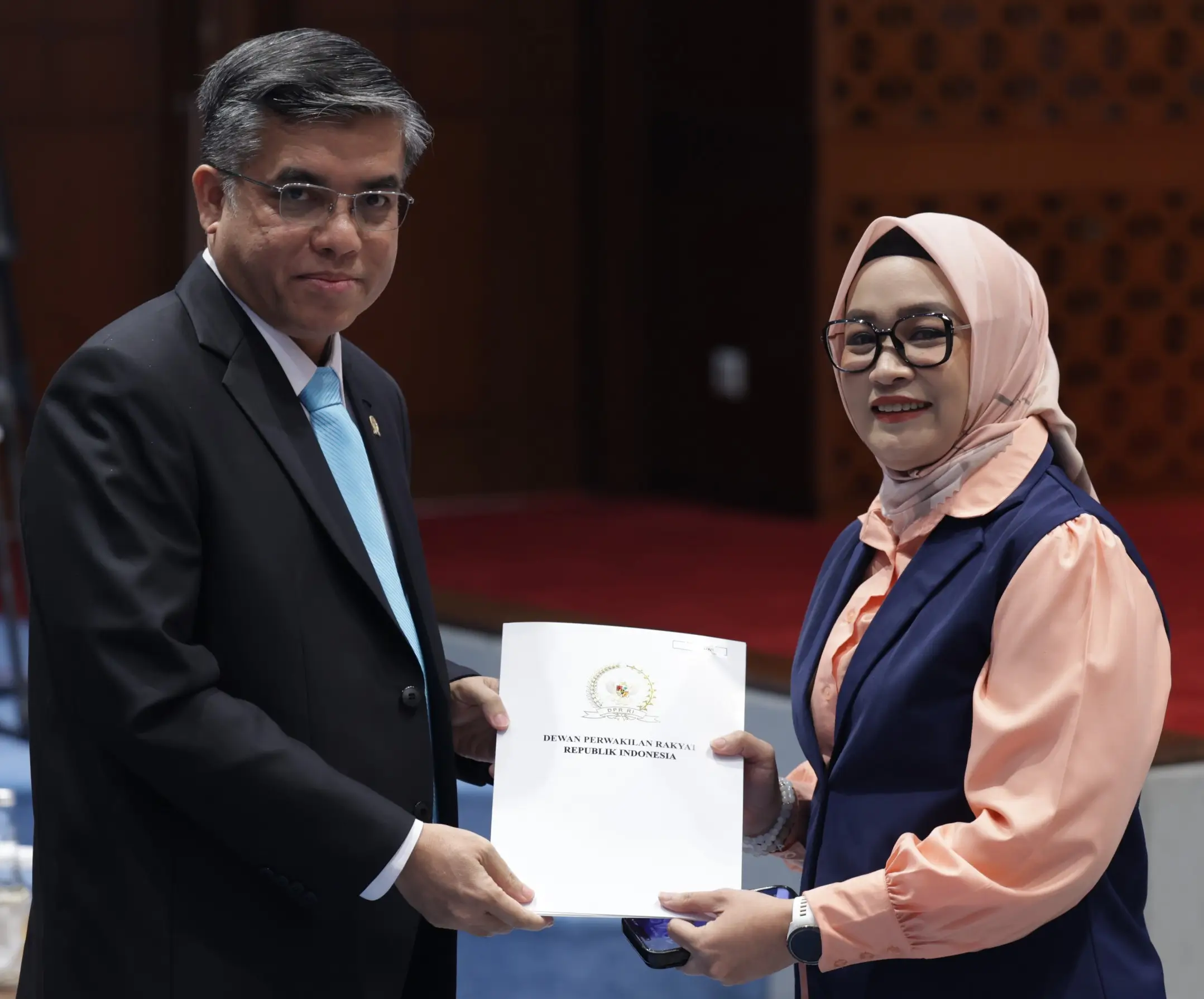 (Kiri) Menteri Ketenagakerjaan Yassierli