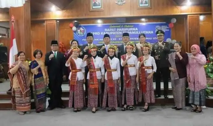 Rapat Paripurna Istimewa DPRD Kabupaten Tapanuli Utara. Bupati Tapanuli Utara, Dr. Jonius Taripar Parsaoran Hutabarat, S.Si., M.Si., menghadiri agenda penting peringatan Hari Jadi ke-81 Kabupaten Tapanuli Utara yang berlangsung penuh khidmat di Gedung DPRD, Jumat (2/10/2026)
