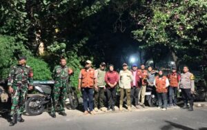 Cegah Tawuran dan Kenakalan Remaja, Koramil 07/Cipayung Bersama Komduk Gelar Patroli/Siskamling
