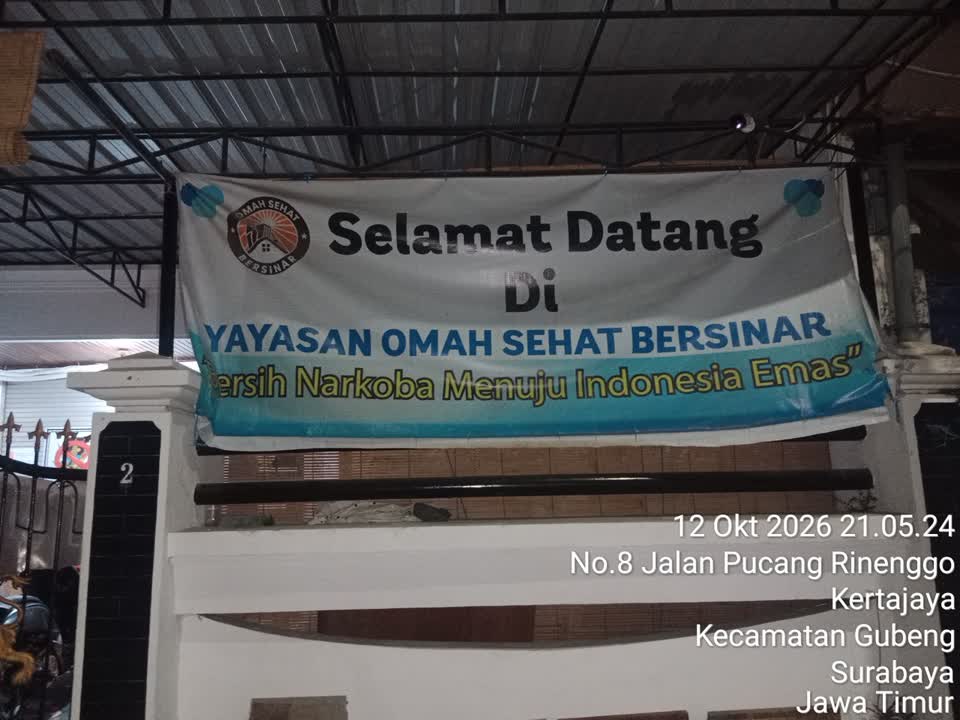 Foto: Situasi di depan Yayasan Omah Sehat Bersinar Surabaya setelah dilaporkan puluhan pasien kabur pada 12 Oktober 2026